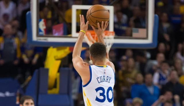 摩纳哥训练开放日；冲刺阶段主帅复盘引欢呼；NBA常规赛在即；身体对抗强度拉满